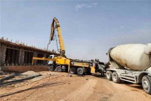 إنجاز صبة الدور الأول لمبنى الوقف الخيري لمرضى السرطان بشبوة
