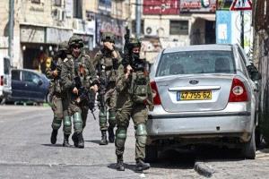 اقتحام مخيم قلنديا ينتهي بمقتل فتى فلسطيني وإصابة آخرين واعتقالات