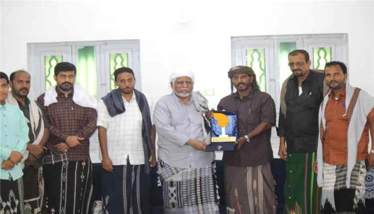 مؤتمر حضرموت الجامع بالريدة وقصيعر يكرّم الشيخ محمد البسيري تقديراً لإسهاماته المجتمعية