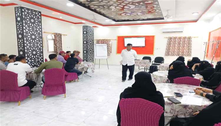 مؤسسة شباب أبين تعزز كفاءة كوادرها بورشة متخصصة في الإدارة والانضباط الوظيفي