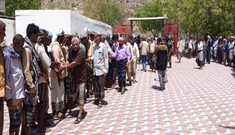 حشود من محافظات جنوبية تشارك في عزاء الرئيس الراحل هادي بالوضيع
