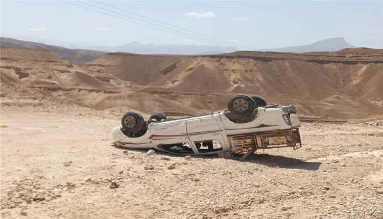 إصابات طفيفة إثر انقلاب مركبة في طريق حجر بحضرموت وسط مطالبات بإصلاح الطريق