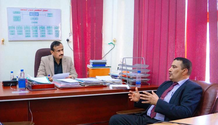 محافظ شبوة يناقش إعادة تنشيط القطاع النفطي وتعزيز فرص الاستثمار بالمحافظة