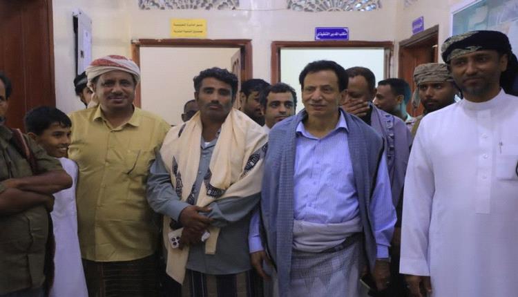 محافظ المهرة يتفقد الانضباط الوظيفي بالمجمع الحكومي عقب إجازة عيد الأضحى
