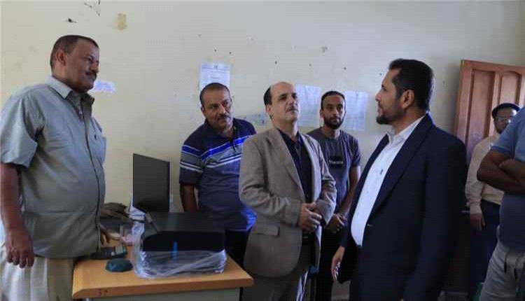 وكيل عدن للمشاريع يشيد بانضباط العمل في دار سعد والأشغال العامة بعد عطلة العيد