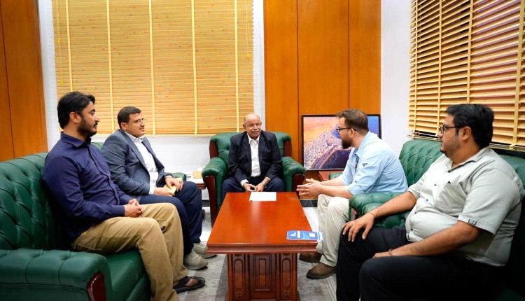 

الخنبشي يوجه بضمان وقود رحلات المنظمات الدولية في حضرموت

