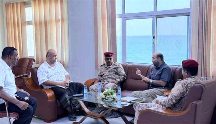 اجتماع بالمكلا يؤكد تنظيم نشاط قوارب الصيد التقليدي وتعزيز تأهيل البحارة اليمنيين