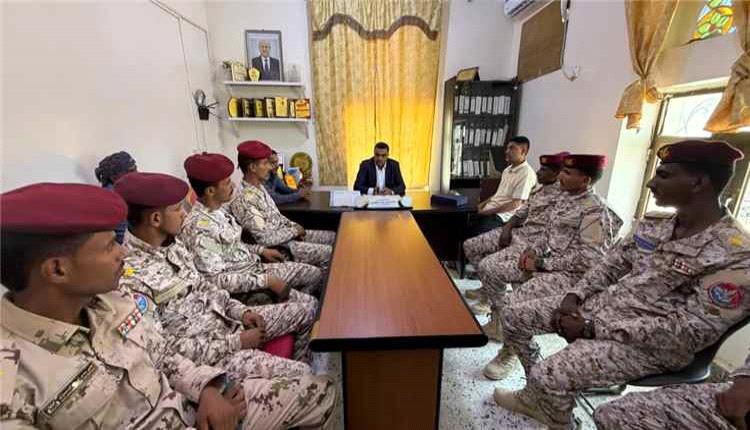 السقطري يهنئ خريجي كلية الطيران والدفاع الجوي من أبناء سقطرى ويشيد بتفوقهم
