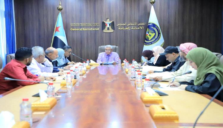 الانتقالي الجنوبي يجدد تمسكه بالحل السياسي ويحذر من تدهور الأوضاع الخدمية