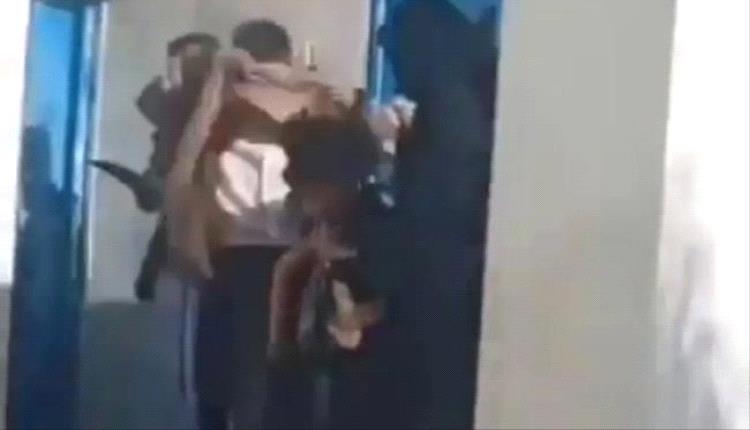 طفل يفقد يده إثر هجوم لبوة في حديقة صنعاء وسط انتقادات لضعف إجراءات السلامة