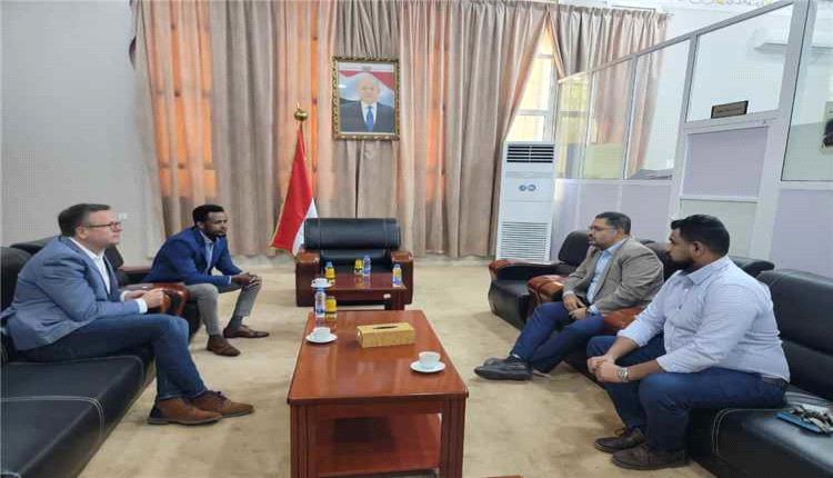 وزارة التخطيط ومنظمة "زوا" الهولندية تبحثان تعزيز مشاريع المياه والأمن الغذائي في اليمن