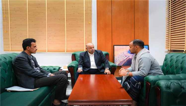 محافظ حضرموت يبحث تعزيز دعم الخدمات الطبية العسكرية وتوفير الاحتياجات الدوائية
