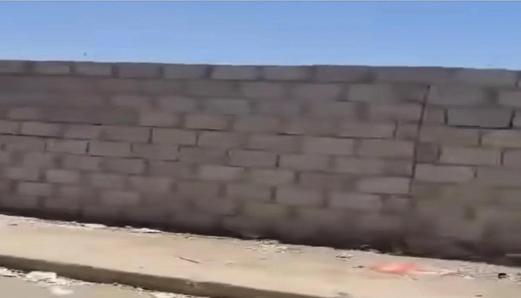 قيادي حوثي ينهب ارضية تابعة لكلية الشرطة بصنعاء
