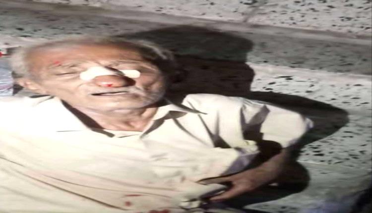 حرارة عدن تُسقط مواطناً في الشارع.. ومناشدات عاجلة للتعرف على هويته
