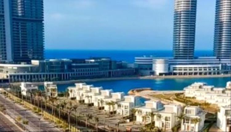 تقنيات مرورية متطورة تعزز سلامة المسافرين على طرق الساحل الشمالي والعلمين