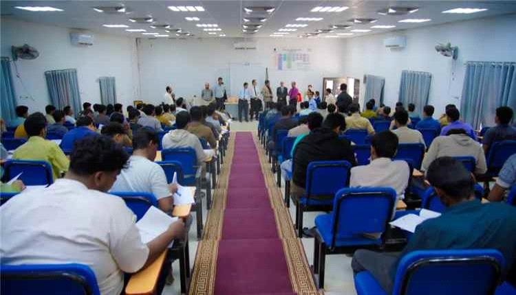 محافظ شبوة يدشن امتحانات الفصل الثاني في مختلف كليات جامعة شبوة