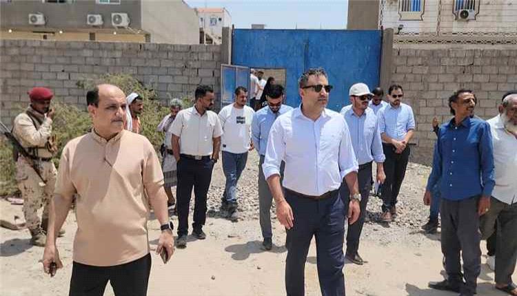 بحث دعم دولي لتطوير محطة بئر فضل وربطها بشبكة الجهد العالي في عدن