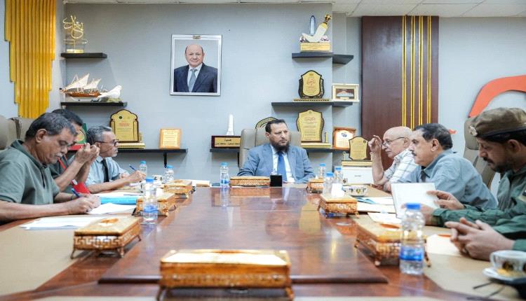 محافظ العاصمة عدن يبحث أوضاع السجون وتعزيز التنسيق القضائي والأمني
