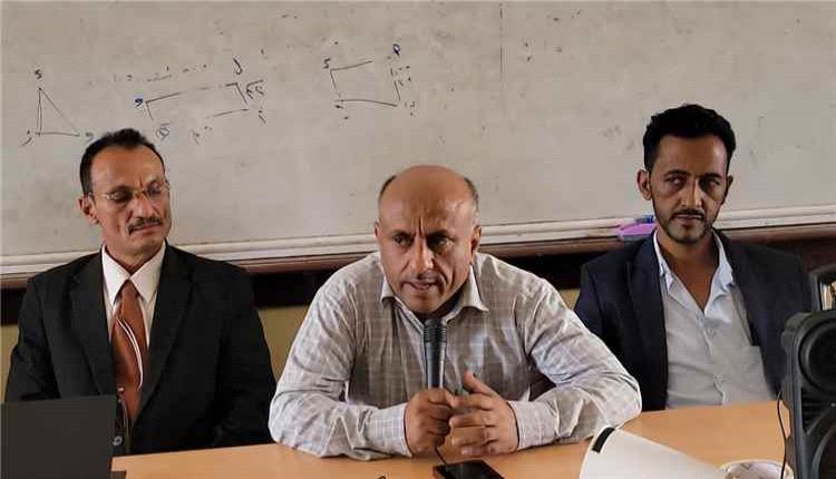 مدير عام الحصين يدشن دورة لبناء السلام وحل النزاعات 
