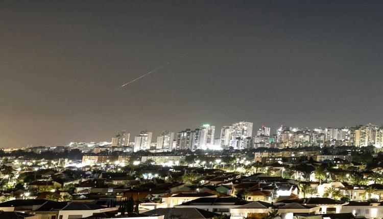 الجيش الإسرائيلي يقصف أهدافاً في إيران ويرصد صاروخاً أُطلق من اليمن