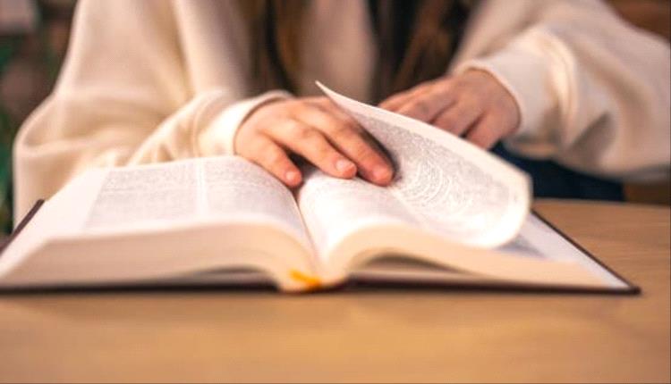 القراءة على الورق تعزز فهم السرد مقارنة بالوسائط الرقمية.. دراسة يابانية توضح السبب