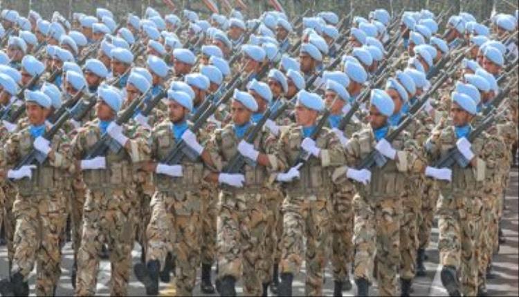 إيران تتوعد برد “حاسم” على واشنطن وسط تصاعد التوتر في مضيق هرمز

