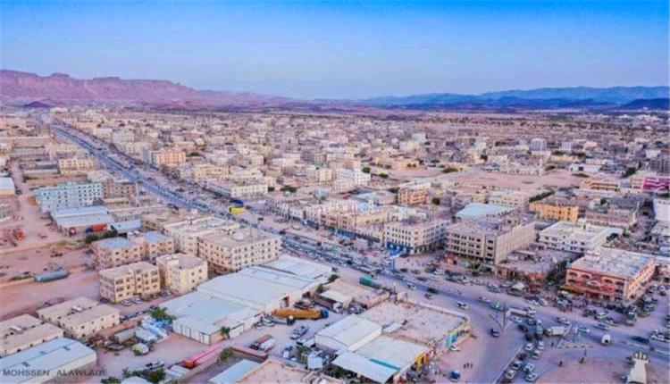 شح حاد في الوقود يشل الحركة بالمديريات الجنوبية في شبوة ومطالبات بتحرك عاجل لمعالجة الأزمة