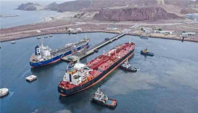 استئناف خروج الوقود من ميناء الزيت بعد إنهاء الاحتجاجات في البريقة