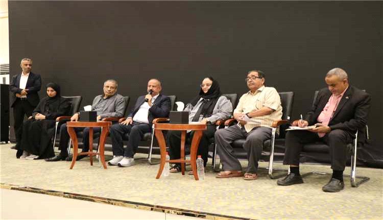 وزير النقل يناقش مع نخبة من الأكاديميين والإعلاميين سبل تحسين الخدمات الأساسية في عدن