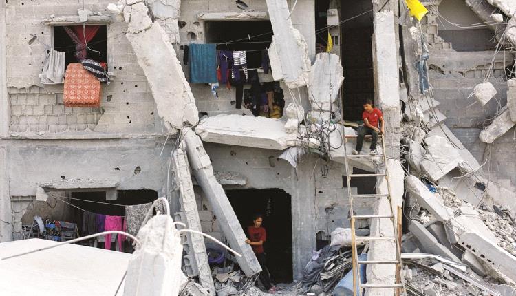 إصابة خمسة أشخاص بقصف استهدف مدرسة تؤوي نازحين في غزة 