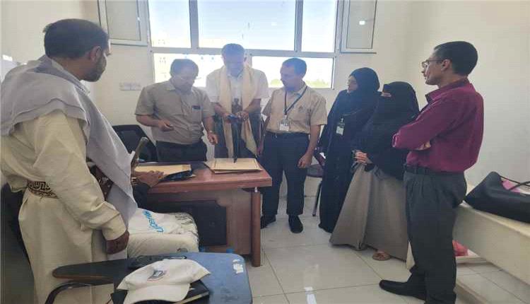 لجنة الاختبارات بمأرب تتفقد سير الامتحانات في مركزي التقنية والميثاق وتؤكد الالتزام بالضوابط