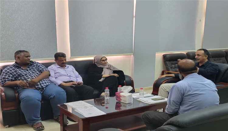 الوكيل المساعد لوزارة الصحة تؤكد أهمية تعزيز الشراكة للارتقاء بالخدمات الصحية في عدن