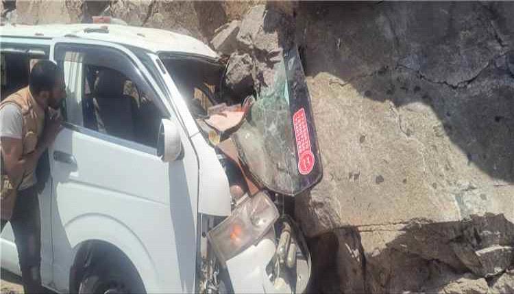 إصابة عدد من المسافرين في حادث باص على طريق هيجة العبد
