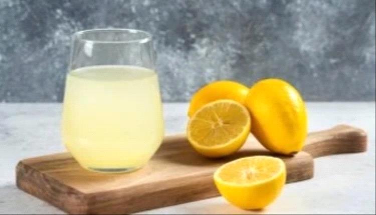ماء الليمون صباحاً.. عادة بسيطة بفوائد صحية متعددة وتحذيرات مهمة