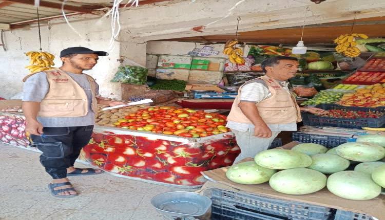 عدن: حملات ميدانية مكثفة لضبط أسعار الأسواق وتعزيز حماية المستهلك في المعلا
