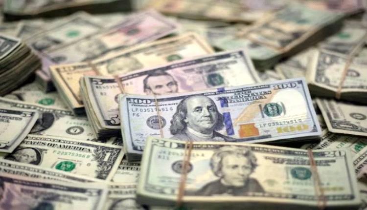 الدولار يتراجع قبيل أول قرار لـ«الفيدرالي» برئاسة وارش وسط تحسن شهية المخاطرة