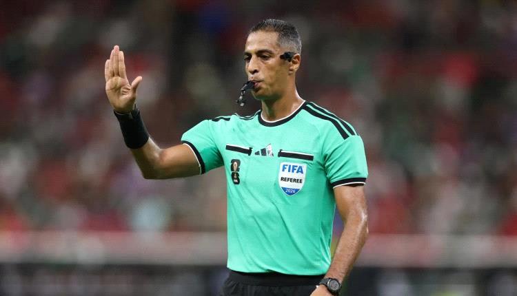 الحكم المصري أمين عمر ينال ثقة فيفا ويقود مواجهة الأرجنتين في المونديال