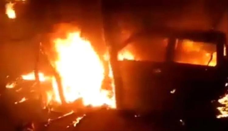 إحراق منازل ومركبات مواطن في الجوف على يد مسلح حوثي يثير غضباً واسعاً