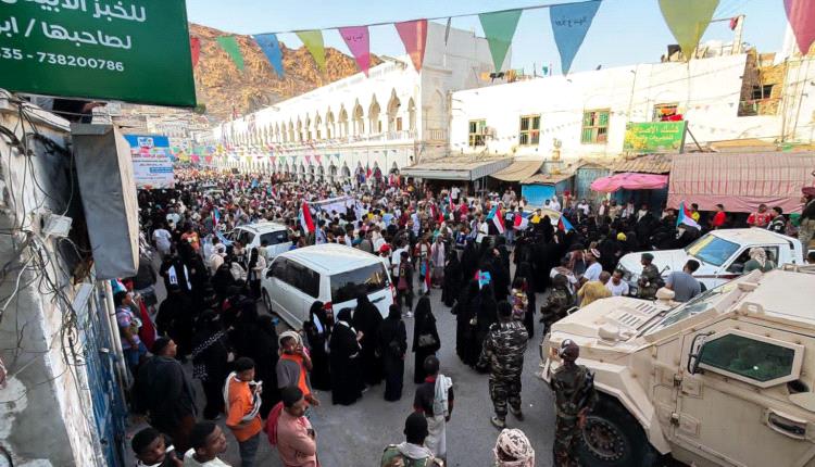 حشود جماهيرية كبيرة في المكلا تؤكد دعمها للمشروع الجنوبي وترفض التدخلات الخارجية