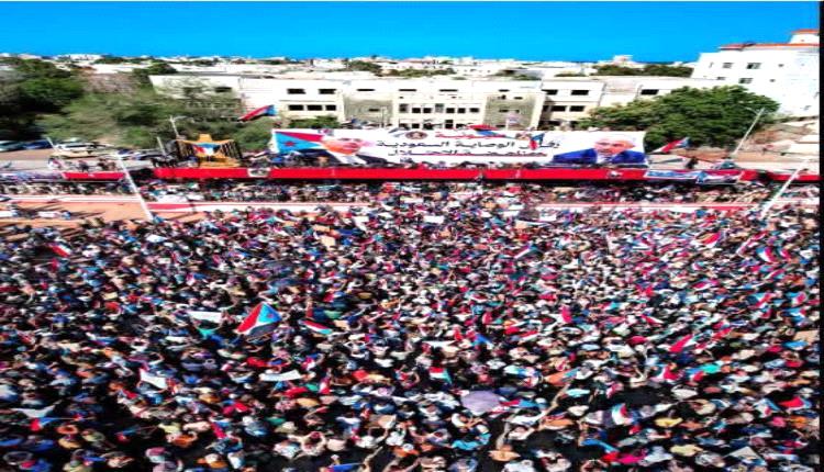 بيان سياسي في فعالية جماهيرية بعدن يرفض “الوصاية” ويجدد دعم المشروع الجنوبي