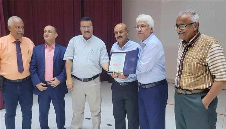 مكتب السياحة بعدن يكرّم مديره السابق عادل الحوشبي تقديراً لجهوده