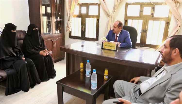 نائب وزير الشؤون الاجتماعية يتفقد أنشطة المنظمات الإنسانية في مأرب ويشيد بدورها التنموي