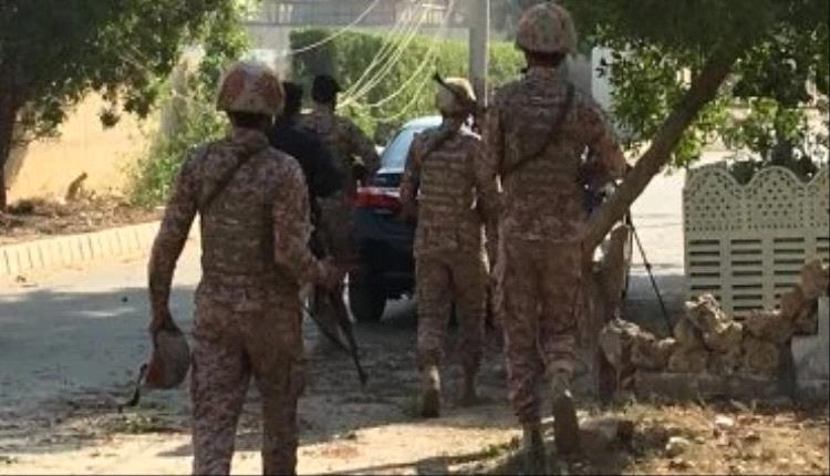 إصابة 16 شخصا إثر اصطدام حافلة مدرسية بسيارة فى باكستان