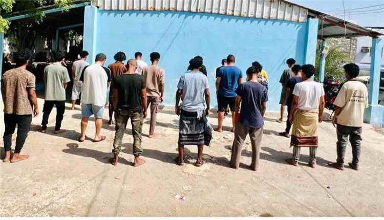 الأمن في عدن يوقف 20 شخصًا في قضايا تتعلق بترويج وتعاطي المخدرات