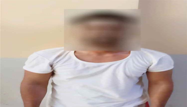 شرطة التواهي تضبط متهمًا بعد اعتدائه بسكين على بائع قات في سوق المديرية