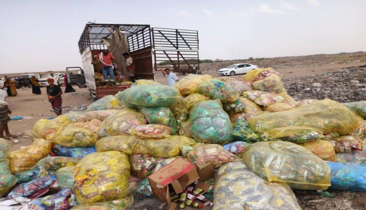 صحة البيئة بالمنصورة تتلف 4 أطنان من مواد غذائية منتهية الصلاحية