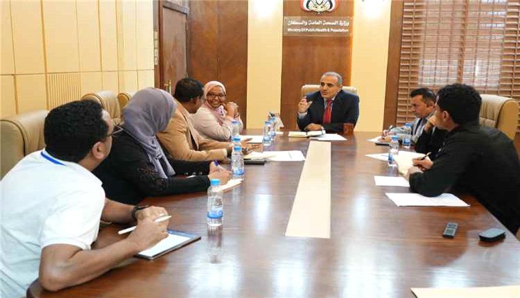 وزير الصحة ومنظمة الصحة العالمية يبحثان تعزيز الترصد الوبائي ومكافحة الأمراض في اليمن
