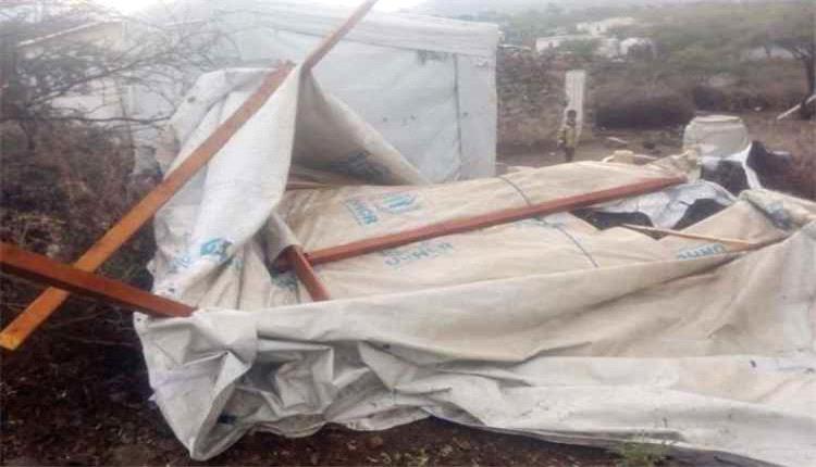 أمطار وسيول تتسبب بأضرار كبيرة في مخيم للنازحين غرب تعز