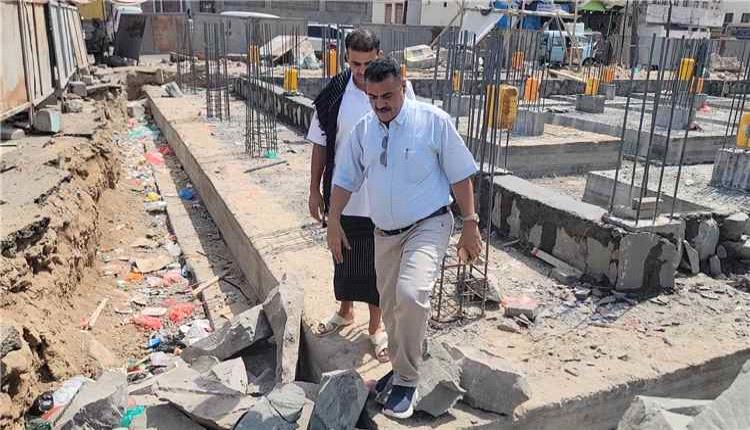 مدير عام المنصورة يتفقد مشروع مبنى جديد للسلطة المحلية ويشدد على تسريع الإنجاز