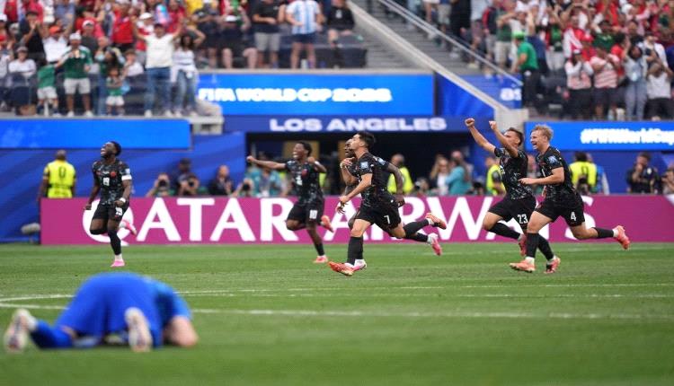 كندا تتأهل تاريخياً إلى ثمن نهائي المونديال بعد فوز درامي على جنوب أفريقيا